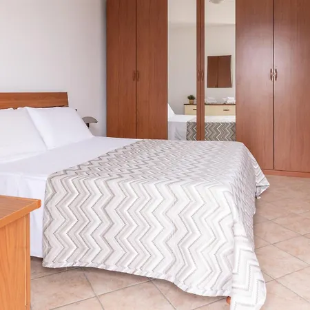 Апартаменты Iseolakerental - Bosco Di Solto Collina